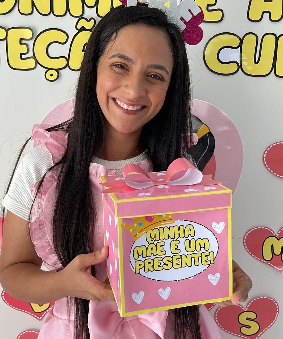 Combo Painel decorativo + Caixa: Minha mãe é um presente...